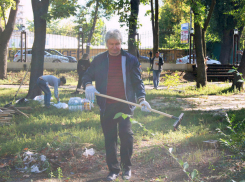 Депутаты гордумы Воронежа во главе со спикером Владимиром Ходыревым навели порядок в Бринкманском саду