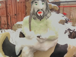 Великолепного шейха вылепили из снега в Воронеже 