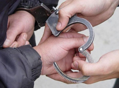 В Воронеже 46-летний мужчина из-за ревности разбил стекло в автомобиле адвоката