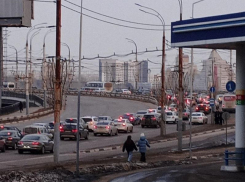 Огромную пробку на Чернавском мосту сфотографировали в Воронеже 