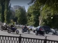 Эффектный кортеж байкеров сняли на видео в Воронеже 