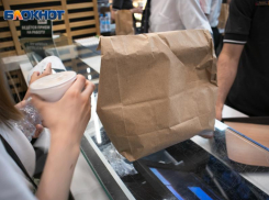 Роспотребнадзор натравили на воронежский ресторан «Вкусно - и точка» после сырой котлеты 