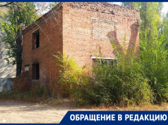  Бомжи облюбовали полуразрушенное здание у детсада в Воронеже 
