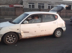 Белый мститель довел беременную женщину с детьми до слез после ДТП в Воронеже