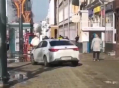 Автомобилист некрасиво показал царские замашки в центре Воронежа 