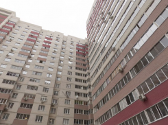 Труп мужчины обнаружили под окнами многоэтажки в Воронеже