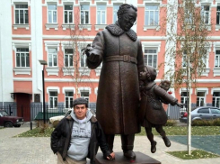 «Первый в России и единственный в мире»: Станислав Садальский восхитился памятником Самуилу Маршаку в Воронеже