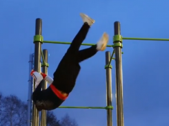 Удивительные возможности тела показал воронежец на улице