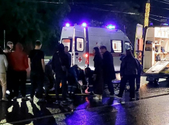 Легковушка сбила парня и девушку после праздничного салюта в Воронеже