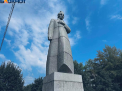 Полвека со дня открытия отметил памятник Кольцову в Воронеже
