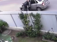 Стыдный поступок женщины попал на видео в Воронеже в 4 утра