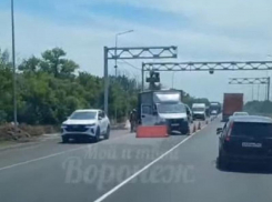 10-километровая пробка попала на видео в Воронежской области 