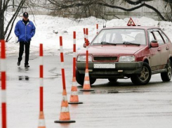 В Воронеже директор автокурсов за деньги выдавал документы о прохождении обучения