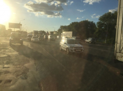 Под Воронежем образовалась 10-километровая пробка из-за желающих уехать на юг