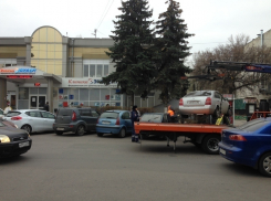 У Центрального рынка не открыта подземная парковка - автомобили покупателей забирают на штрафстоянки