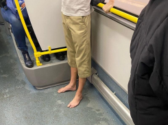 Известного босого воронежца заметили в автобусе