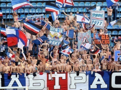 Болельщики «Факела» едва не устроили потасовку во время кубкового матча с «Локомотивом»