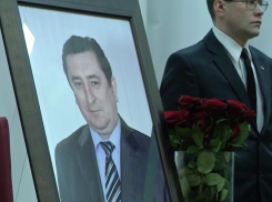 Опубликовано видео похорон директора ОЭМК, погибшего в ДТП с 8 жертвами под Воронежем