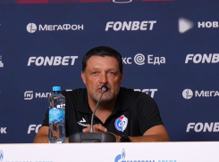 Тренер «Факела» за 30 секунд прокомментировал поражение 3:0 от «Зенита»