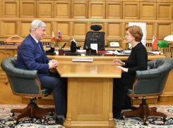 О чем губернатор Гусев поговорил с женой Гордеева