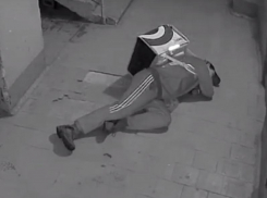 Курьер «Яндекса» проиграл в битве с почтовыми ящиками в Воронеже, но взял реванш