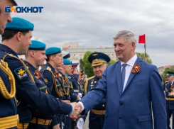 Александр Гусев поблагодарил участников военного парада Победы в Воронеже