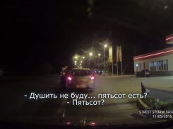 Блоггер снял на видео вымогательства полицейского в Воронеже