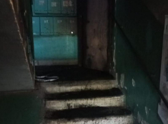 Весь подъезд чуть не угорел: жуткий пожар случился ночью в Воронеже