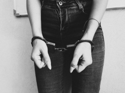 Уроки секса решила преподать школьнику 30-летняя женщина в Воронежской области