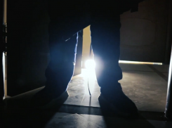 Из-за отвратительно работающей двери Вика из «Блокнота» впуталась в волшебный скандал 