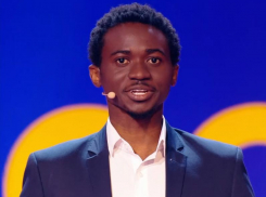 Африканец из Воронежа выиграл 100 тысяч в шоу Галустяна и Светлакова