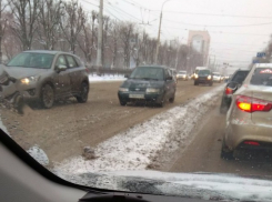 Автомобилисты пришли в ужас от работы коммунальщиков на дороге в Воронеже