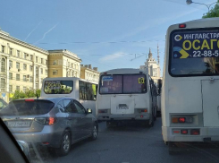 Причину пробки на все времена показали на примере Воронежа