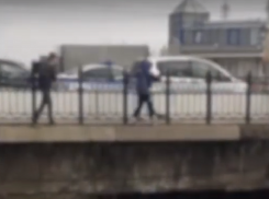 Претендентов на премию Дарвина сняли на виадуке в Воронеже 