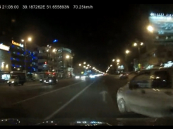 В Воронеже возле Цирка девушка на «Матизе» устроила ДТП