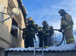 Частный дом вспыхнул после взрыва газа в центре Воронежа