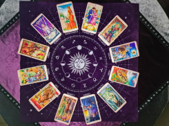 Гороскоп на жаркую неделю: тельцы столкнутся с необъяснимым, а раков ждёт богатство