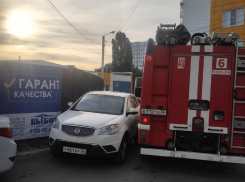 Припаркованные машины перегородили дорогу спасателям, спешащим на вызов в Воронеже