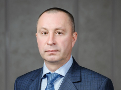 Губернатор Гусев официально уволил вице-премьера Честикина