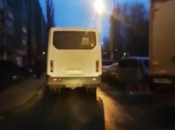 Хитрый способ объезда пробки маршрутчиками раскрыли в Воронеже