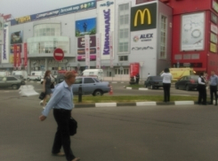 Девушка, пойманная на краже, «заминировала» торговый центр в Воронеже 
