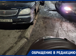Оккупацию двора машинами показала на фото воронежская мама 