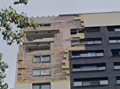 Последствия падения обломков БПЛА продолжают устранять в Воронеже