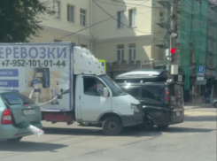 Хаос и коллапс на воронежской дороге показали на видео