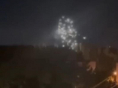 Запуск фейерверка во время уничтожения БПЛА в небе над Воронежем сняли на видео