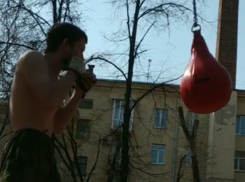 Полуголая тренировка в изолированном Воронеже попала на видео