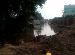 В воронежской Отрожке из-за ливня образовалась река