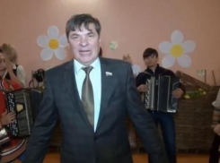 «Деловой депутат» идёт с песнями в Воронежскую облдуму