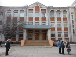 Как воронежские чиновники заставили руководство школы искать деньги на ремонт