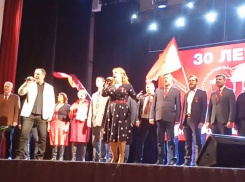 Пламенное исполнение советского хита записали на видео воронежские коммунисты